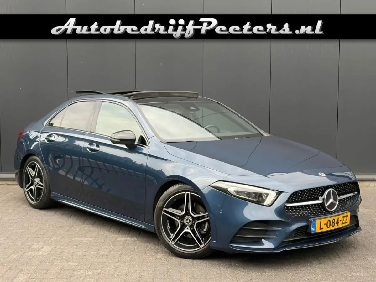 A 200 AMG Nightpakket Pano Leder Sfeerlicht Camera Memory NL-auto