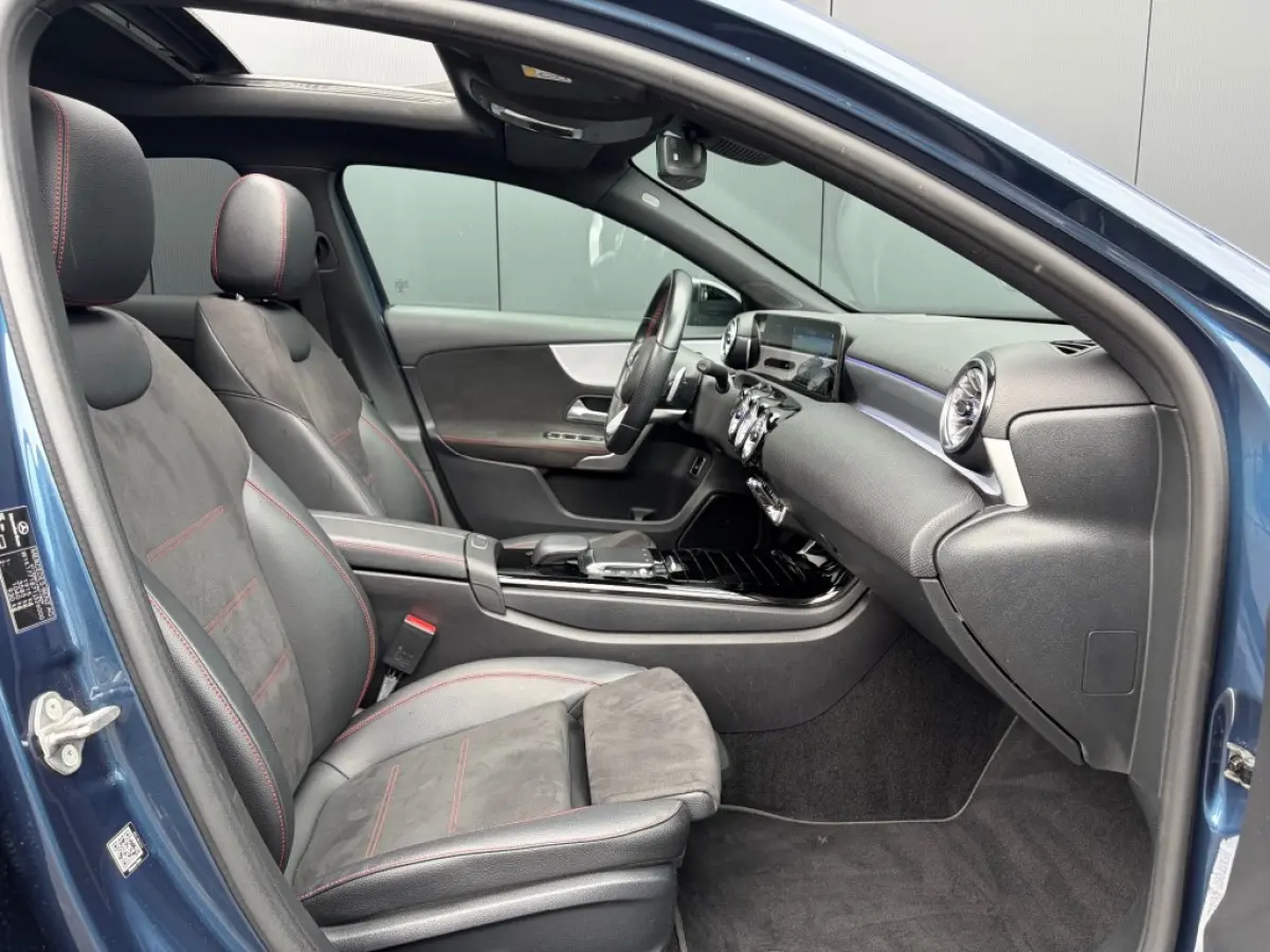 A 200 AMG Nightpakket Pano Leder Sfeerlicht Camera Memory NL-auto