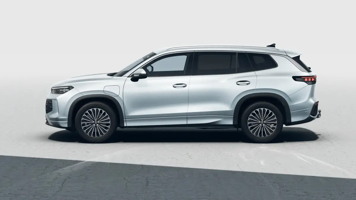 Life Edition | 'App-Connect' draadloze smartphone integratie | Automatische afstandsregeling (Adaptive Cruise Control) | Buitenspiegels elektrisch instel-, verwarm- en inklapbaar