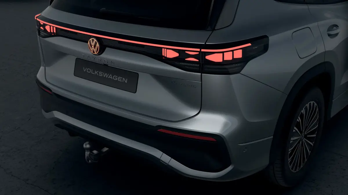 Life Edition | 'App-Connect' draadloze smartphone integratie | Automatische afstandsregeling (Adaptive Cruise Control) | Buitenspiegels elektrisch instel-, verwarm- en inklapbaar