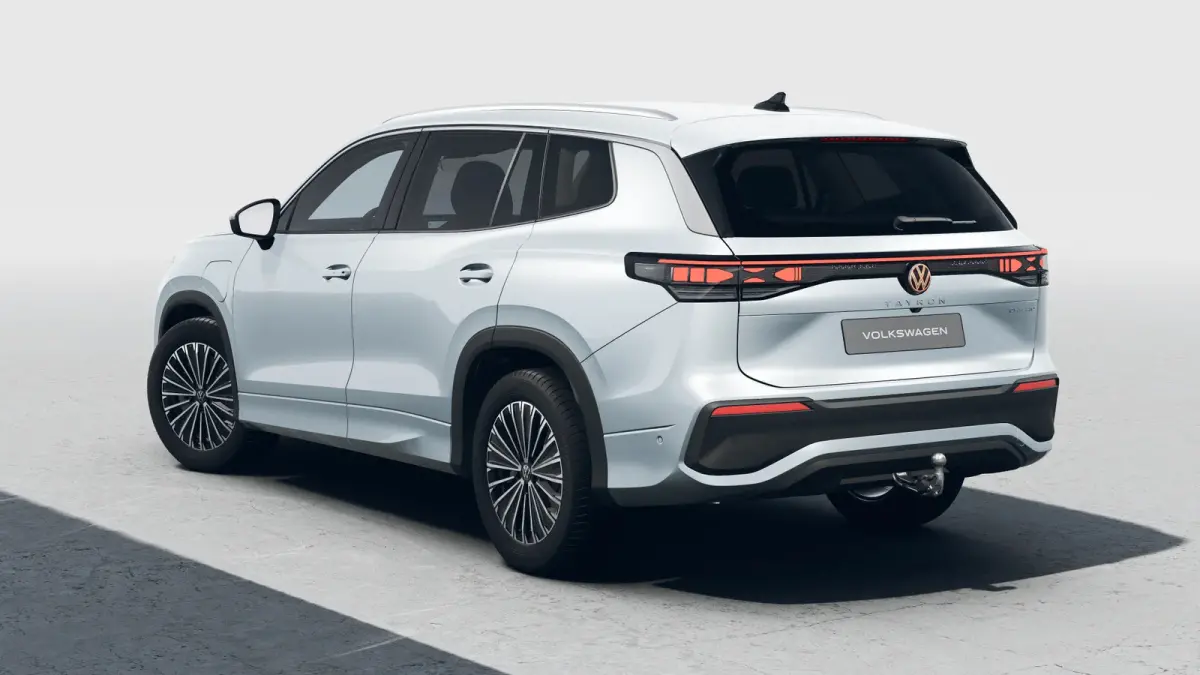 Life Edition | 'App-Connect' draadloze smartphone integratie | Automatische afstandsregeling (Adaptive Cruise Control) | Buitenspiegels elektrisch instel-, verwarm- en inklapbaar