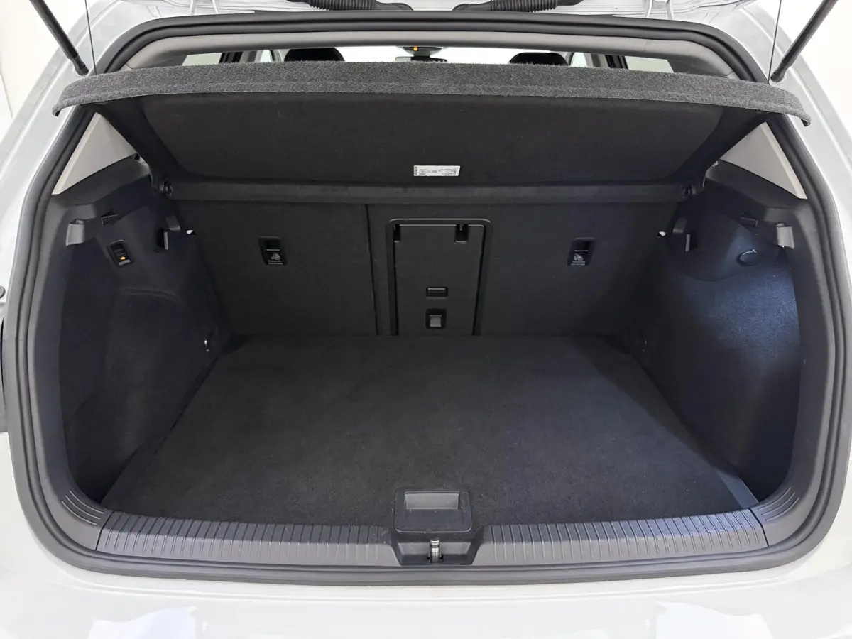 1.0 eTSI Life Business | Apple Carplay / Android Auto | Lichtmetalen Velgen | Adap. Cruise | Privacy Glass | Parkeersensoren |