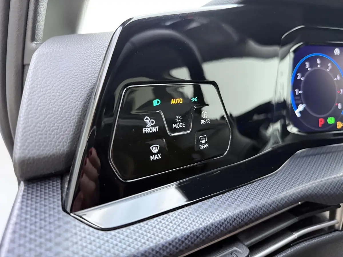 1.0 eTSI Life Business | Apple Carplay / Android Auto | Lichtmetalen Velgen | Adap. Cruise | Privacy Glass | Parkeersensoren |