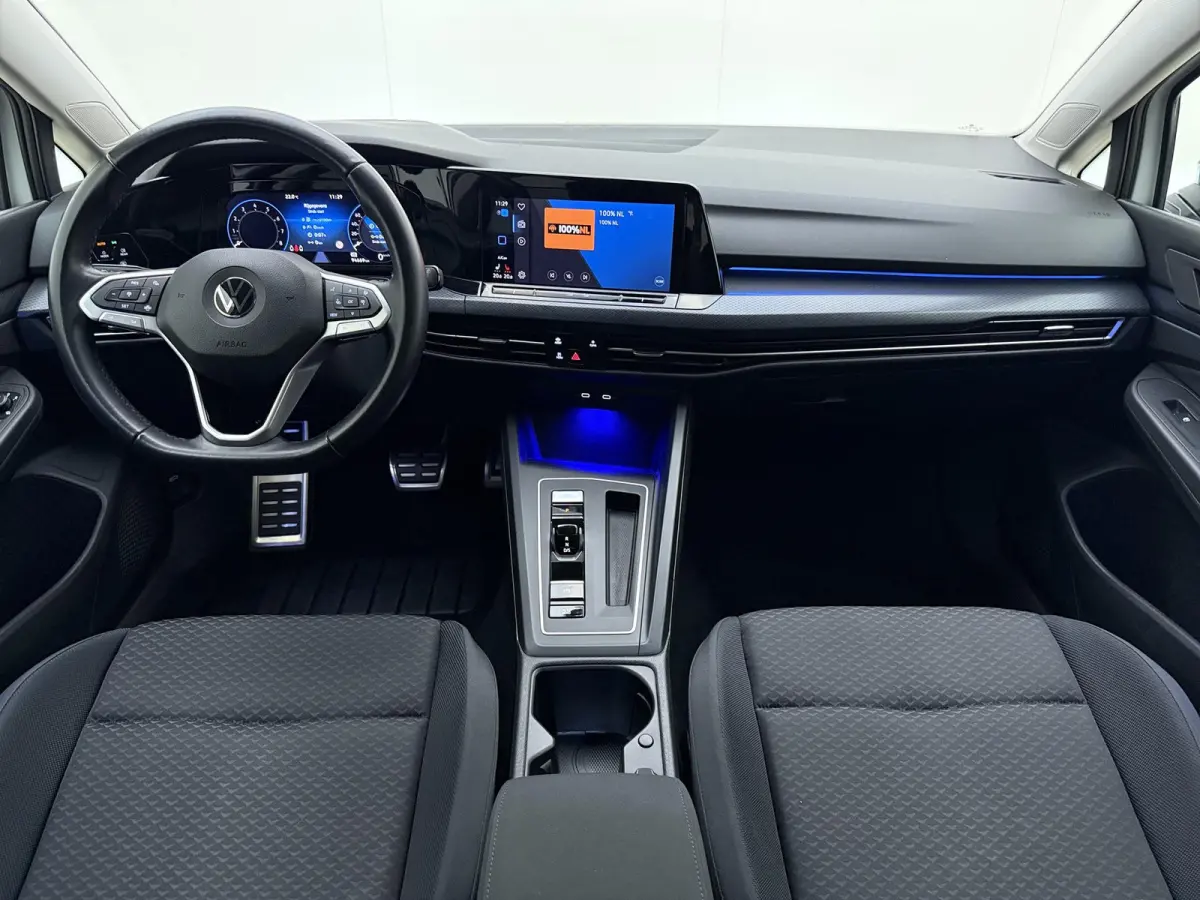 1.0 eTSI Life Business | Apple Carplay / Android Auto | Lichtmetalen Velgen | Adap. Cruise | Privacy Glass | Parkeersensoren |