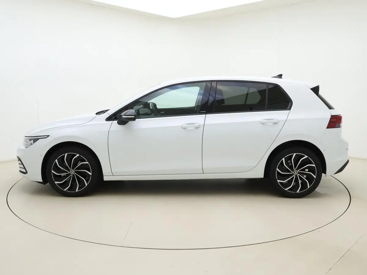 1.0 eTSI Life Business | Apple Carplay / Android Auto | Lichtmetalen Velgen | Adap. Cruise | Privacy Glass | Parkeersensoren |