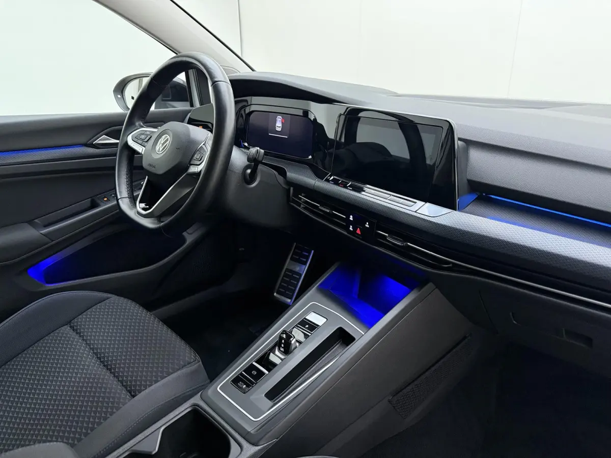 1.0 eTSI Life Business | Apple Carplay / Android Auto | Lichtmetalen Velgen | Adap. Cruise | Privacy Glass | Parkeersensoren |