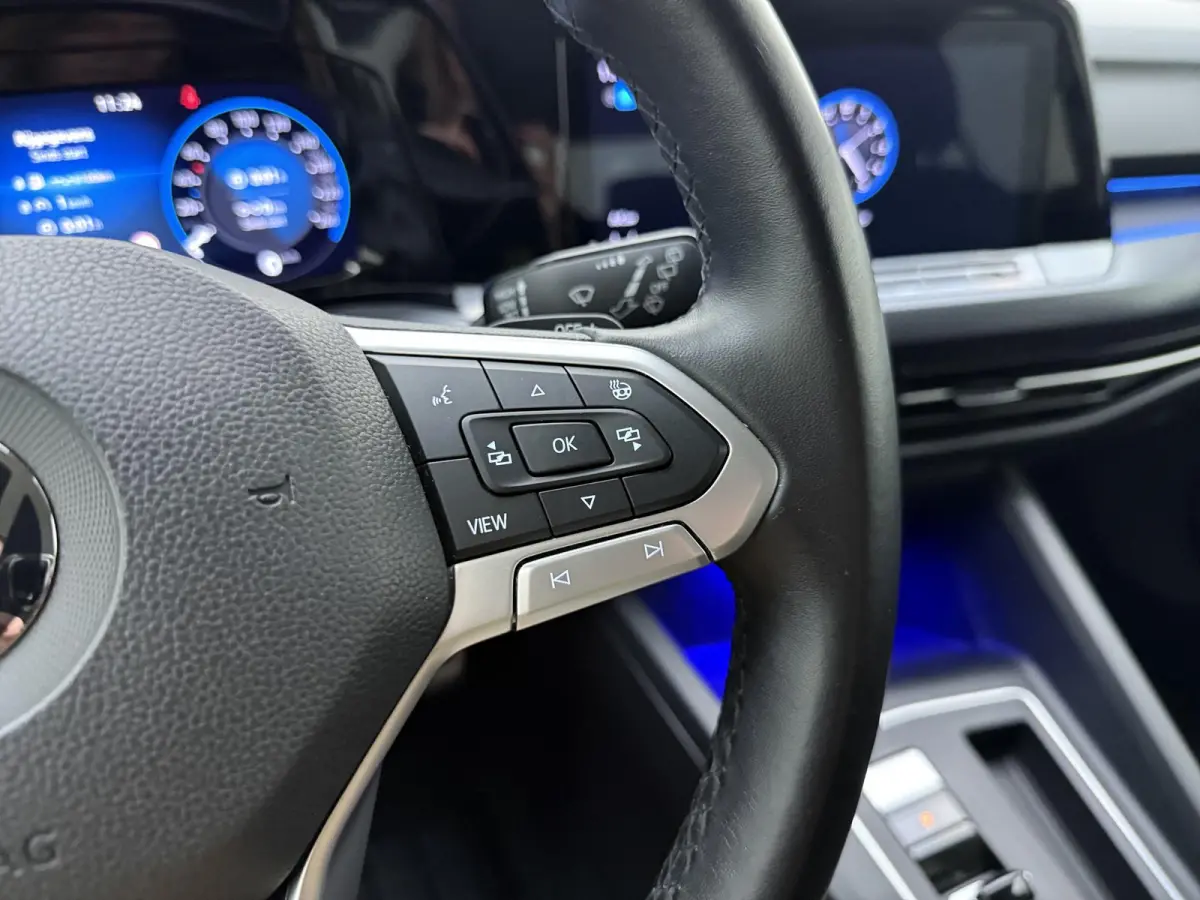 1.0 eTSI Life Business | Apple Carplay / Android Auto | Lichtmetalen Velgen | Adap. Cruise | Privacy Glass | Parkeersensoren |