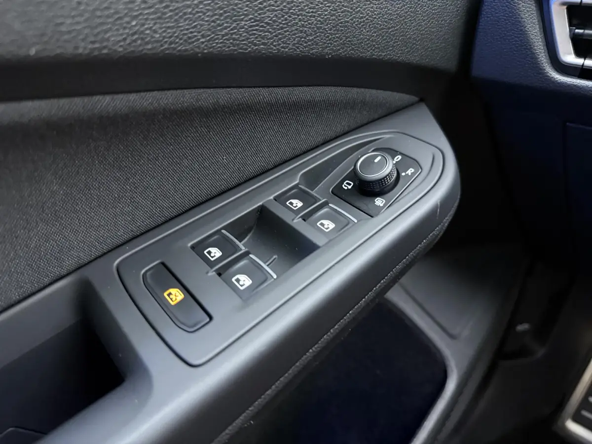 1.0 eTSI Life Business | Apple Carplay / Android Auto | Lichtmetalen Velgen | Adap. Cruise | Privacy Glass | Parkeersensoren |