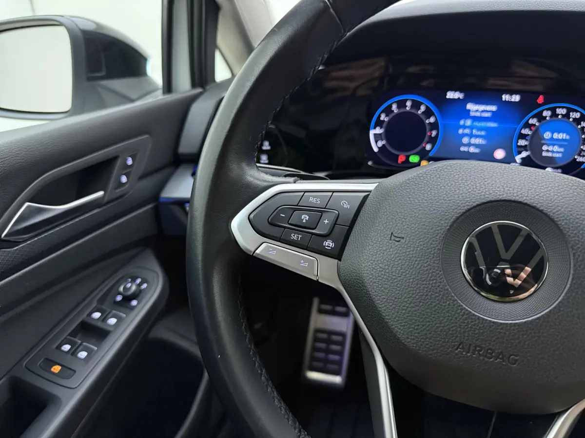 1.0 eTSI Life Business | Apple Carplay / Android Auto | Lichtmetalen Velgen | Adap. Cruise | Privacy Glass | Parkeersensoren |