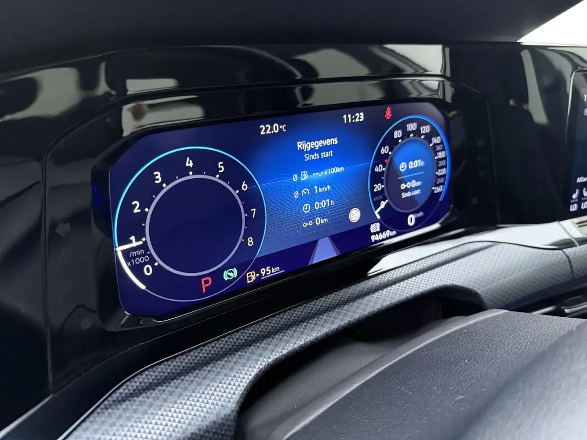 1.0 eTSI Life Business | Apple Carplay / Android Auto | Lichtmetalen Velgen | Adap. Cruise | Privacy Glass | Parkeersensoren |