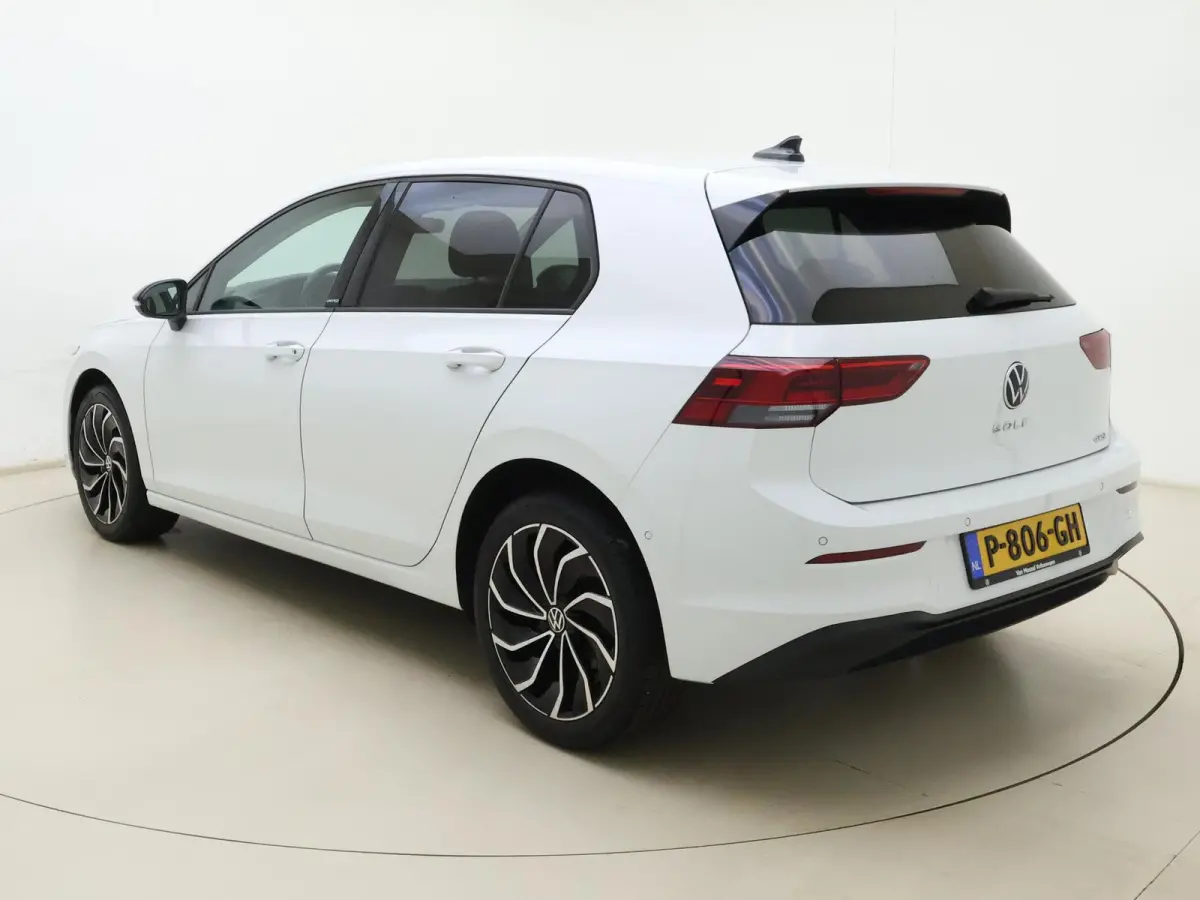 1.0 eTSI Life Business | Apple Carplay / Android Auto | Lichtmetalen Velgen | Adap. Cruise | Privacy Glass | Parkeersensoren |