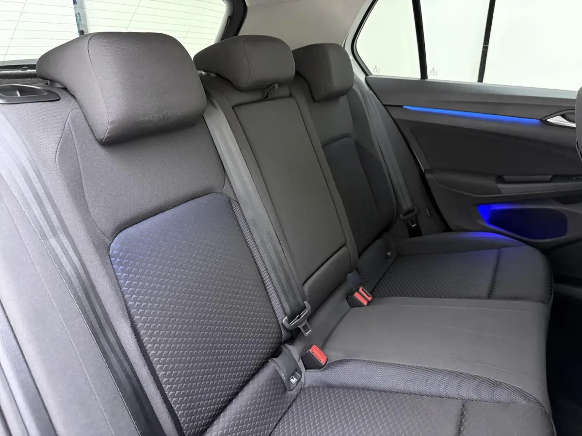 1.0 eTSI Life Business | Apple Carplay / Android Auto | Lichtmetalen Velgen | Adap. Cruise | Privacy Glass | Parkeersensoren |
