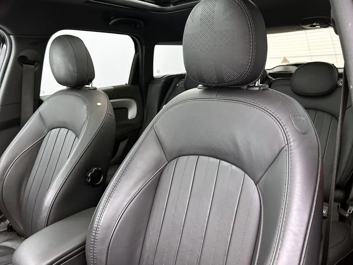 1.5 Cooper MINI Yours | PANORAMADAK | LEER | CAMERA | NAVIGATIE | STOEL-STUURWIELVERWARMING