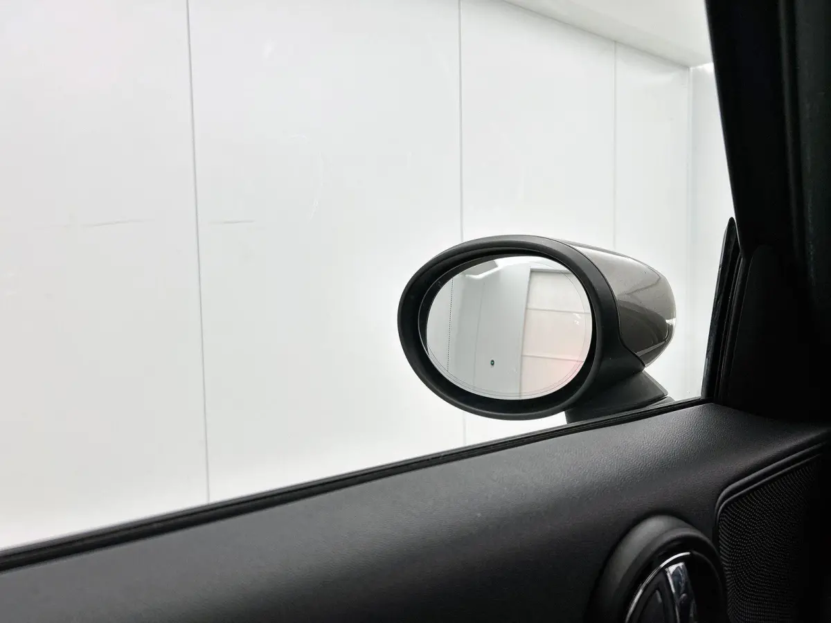 1.5 Cooper MINI Yours | PANORAMADAK | LEER | CAMERA | NAVIGATIE | STOEL-STUURWIELVERWARMING