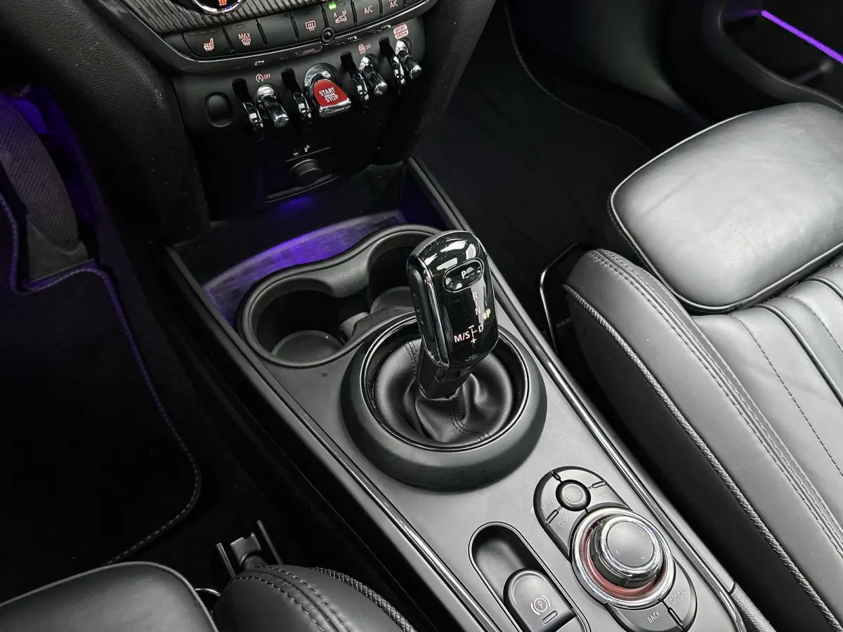 1.5 Cooper MINI Yours | PANORAMADAK | LEER | CAMERA | NAVIGATIE | STOEL-STUURWIELVERWARMING