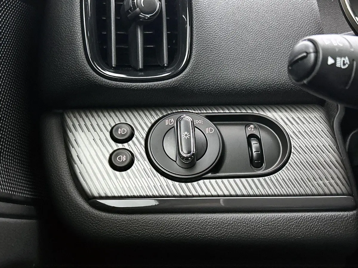 1.5 Cooper MINI Yours | PANORAMADAK | LEER | CAMERA | NAVIGATIE | STOEL-STUURWIELVERWARMING