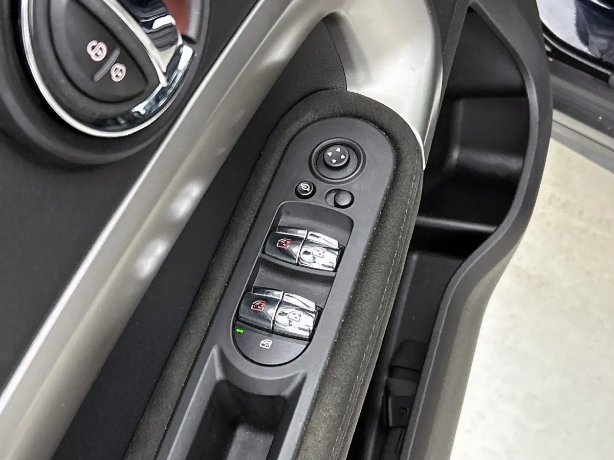 1.5 Cooper MINI Yours | PANORAMADAK | LEER | CAMERA | NAVIGATIE | STOEL-STUURWIELVERWARMING