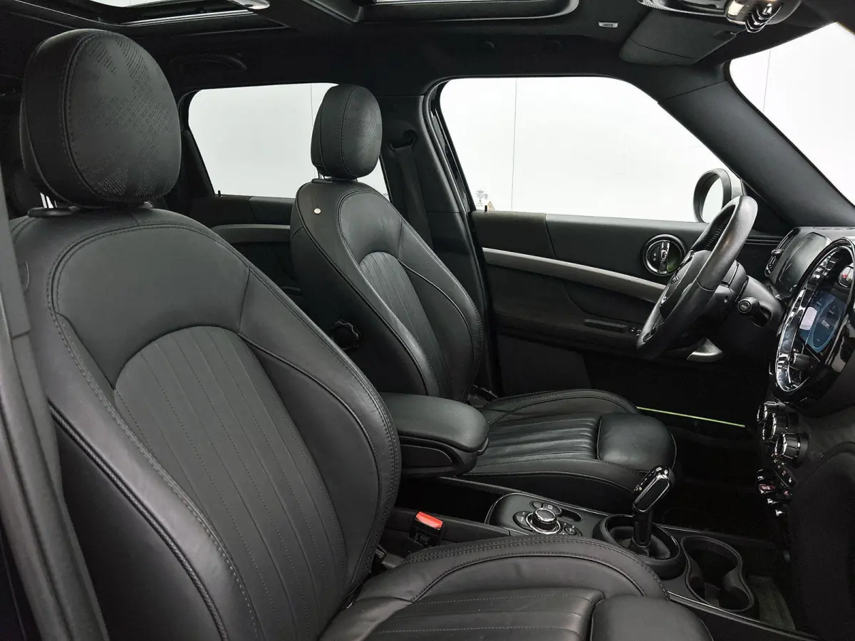 1.5 Cooper MINI Yours | PANORAMADAK | LEER | CAMERA | NAVIGATIE | STOEL-STUURWIELVERWARMING