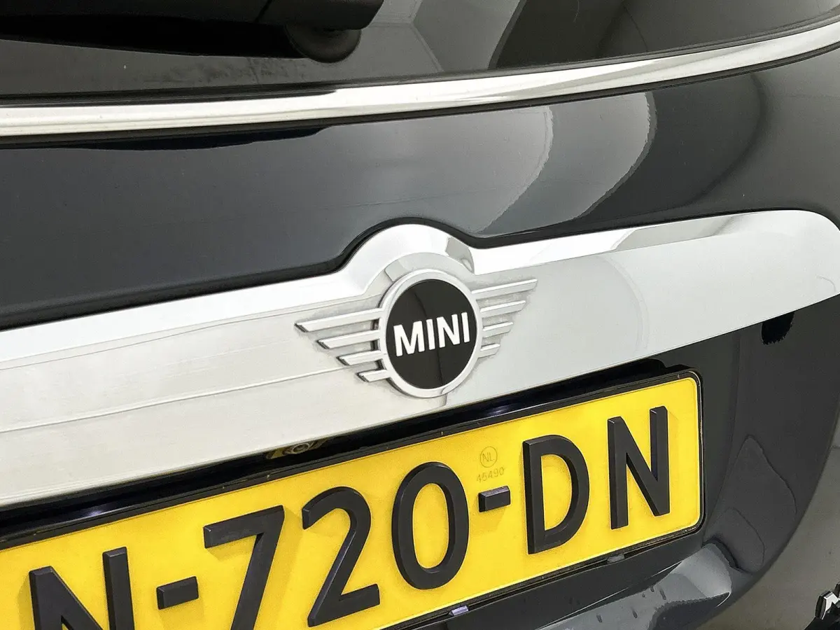 1.5 Cooper MINI Yours | PANORAMADAK | LEER | CAMERA | NAVIGATIE | STOEL-STUURWIELVERWARMING