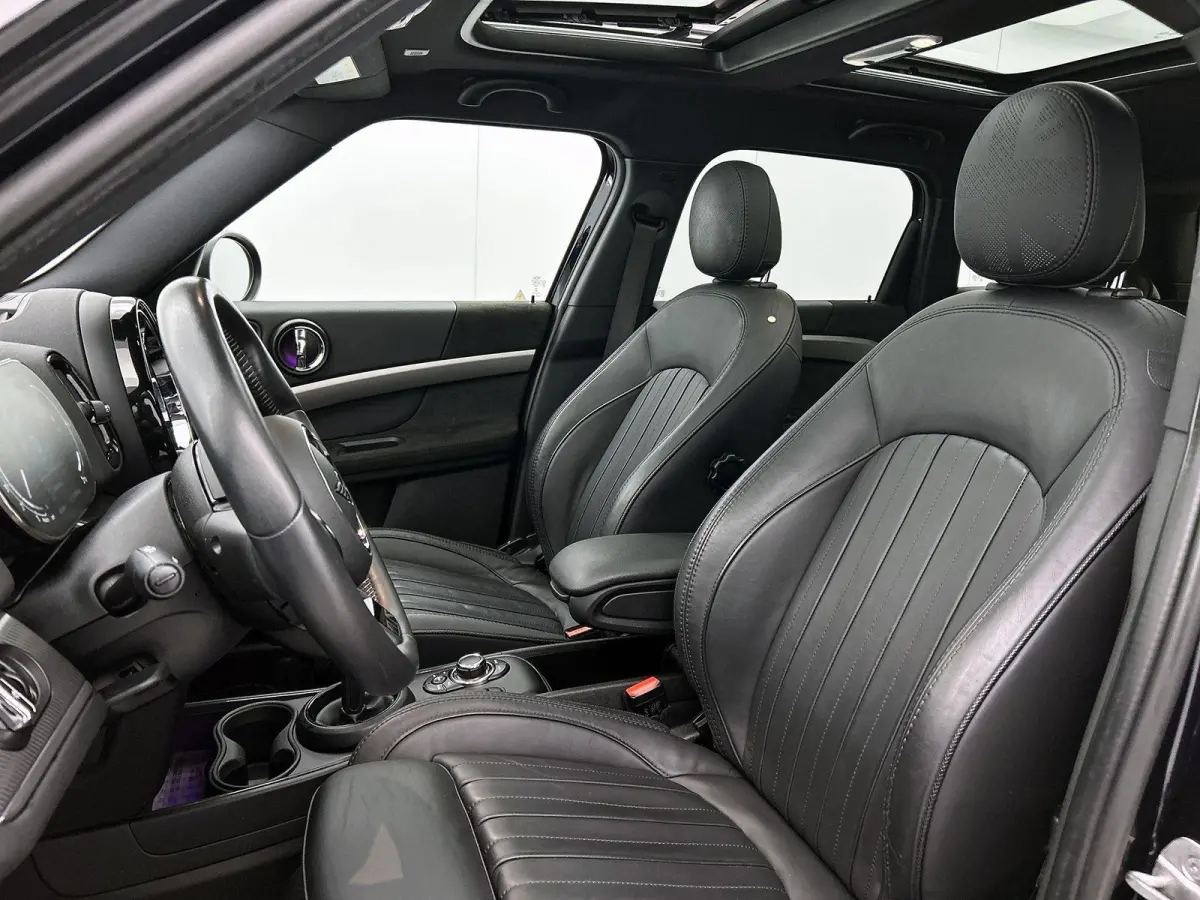 1.5 Cooper MINI Yours | PANORAMADAK | LEER | CAMERA | NAVIGATIE | STOEL-STUURWIELVERWARMING