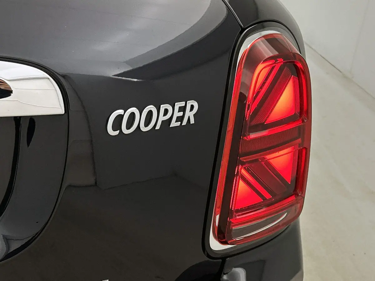 1.5 Cooper MINI Yours | PANORAMADAK | LEER | CAMERA | NAVIGATIE | STOEL-STUURWIELVERWARMING