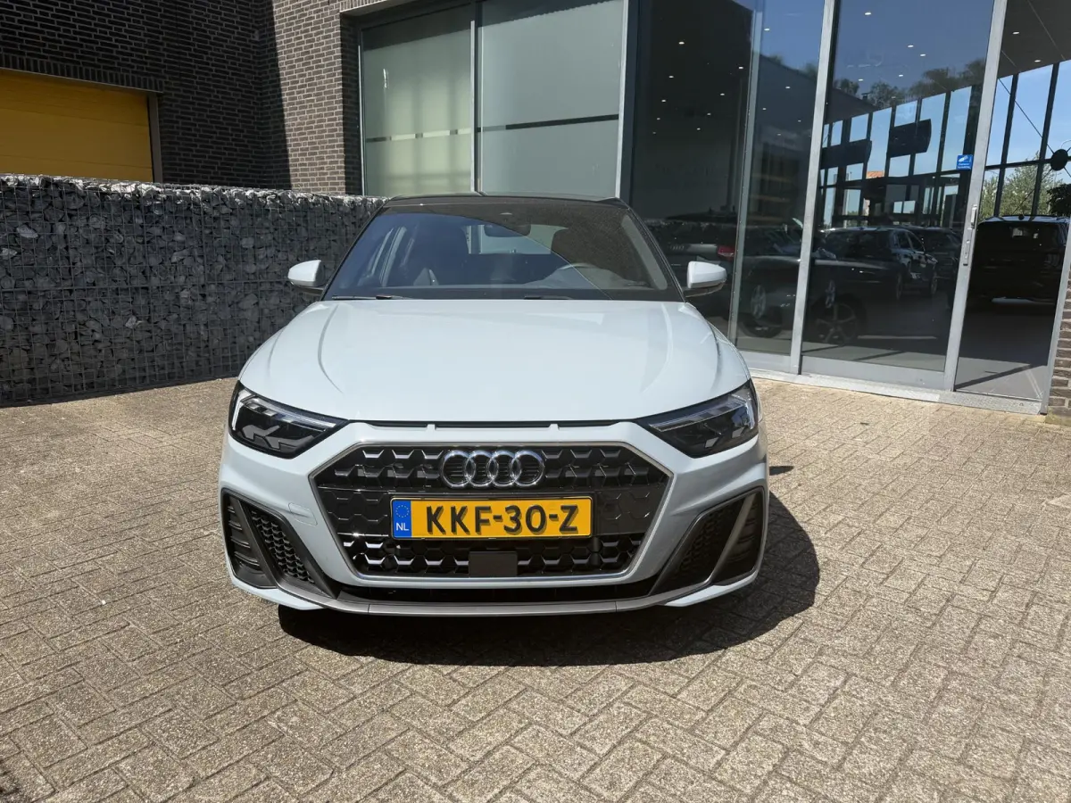 25 TFSI S edition 95 PK | S-Line | Climate Control | Cruise Control | Apple Carplay & Android Auto | Parkeersensoren achter | Lichtmetalenvelgen |