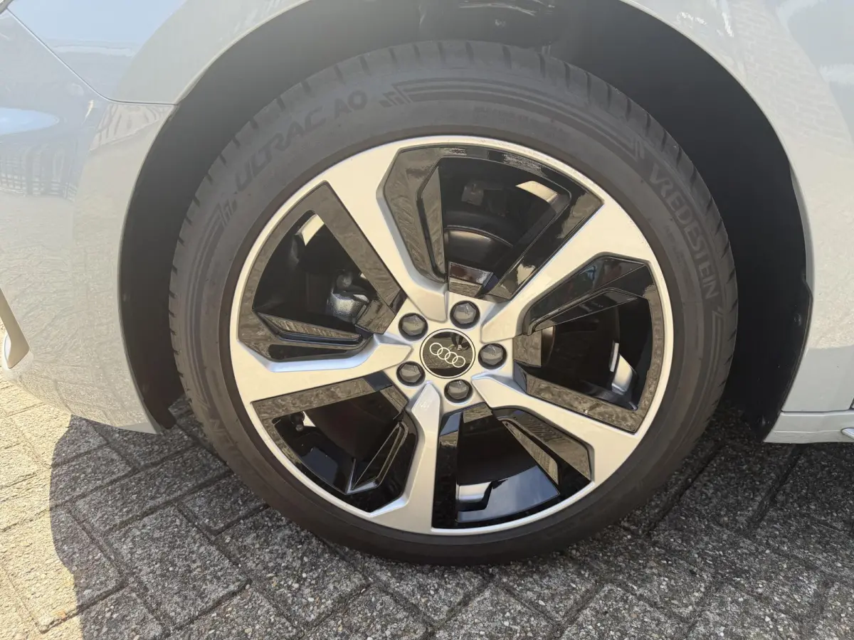 25 TFSI S edition 95 PK | S-Line | Climate Control | Cruise Control | Apple Carplay & Android Auto | Parkeersensoren achter | Lichtmetalenvelgen |