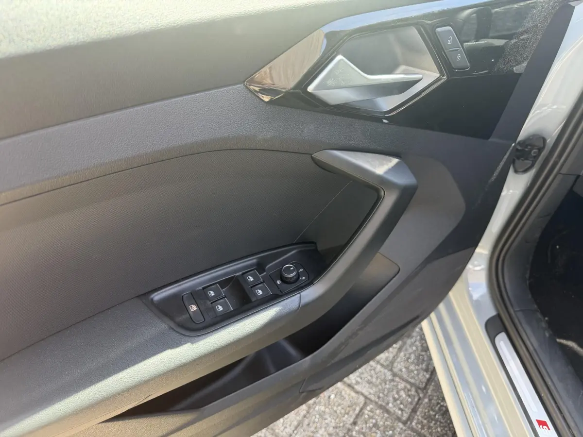 25 TFSI S edition 95 PK | S-Line | Climate Control | Cruise Control | Apple Carplay & Android Auto | Parkeersensoren achter | Lichtmetalenvelgen |