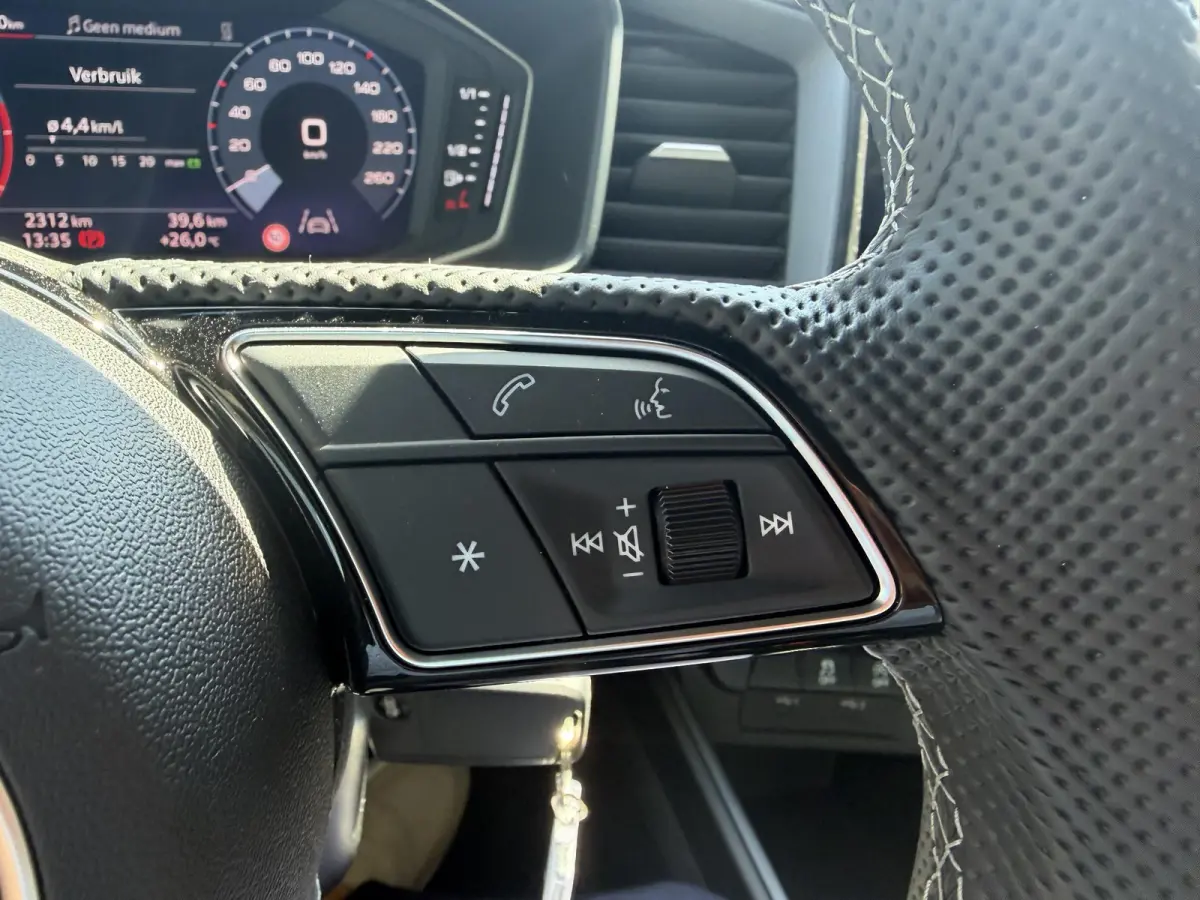 25 TFSI S edition 95 PK | S-Line | Climate Control | Cruise Control | Apple Carplay & Android Auto | Parkeersensoren achter | Lichtmetalenvelgen |