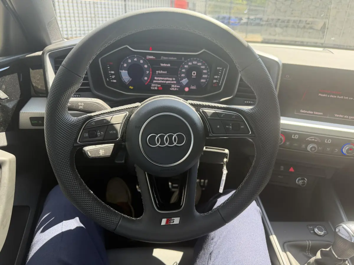 25 TFSI S edition 95 PK | S-Line | Climate Control | Cruise Control | Apple Carplay & Android Auto | Parkeersensoren achter | Lichtmetalenvelgen |