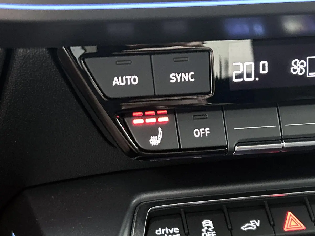 40 TFSI e Advanced edition 204 PK | Navigatie | Achteruitrijcamera | Stoelverwarming | Adaptive Cruise Control | Optiek Pakket Zwart | Privacy Glas | Ambient Licht Pakket |