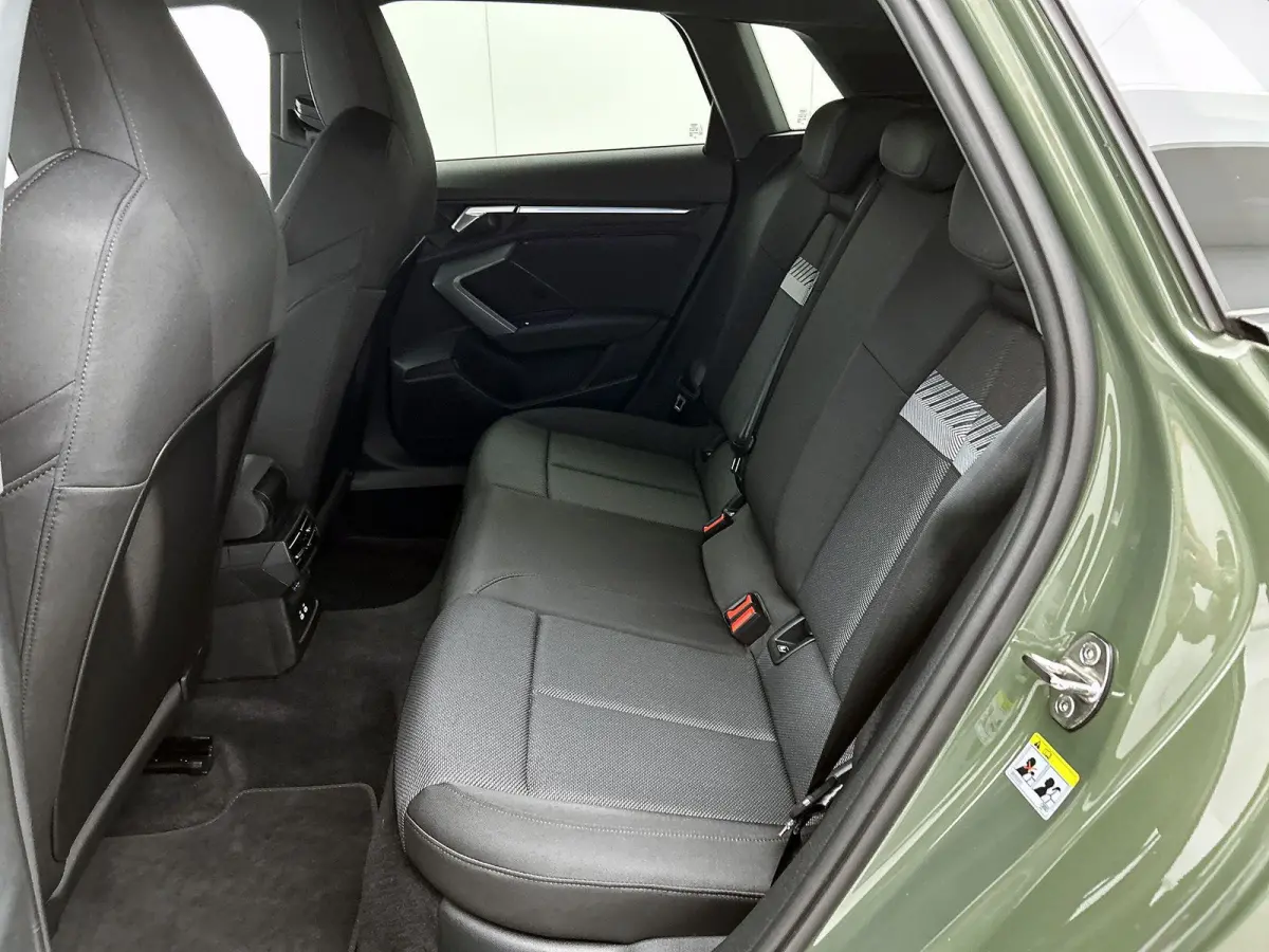 40 TFSI e Advanced edition 204 PK | Navigatie | Achteruitrijcamera | Stoelverwarming | Adaptive Cruise Control | Optiek Pakket Zwart | Privacy Glas | Ambient Licht Pakket |