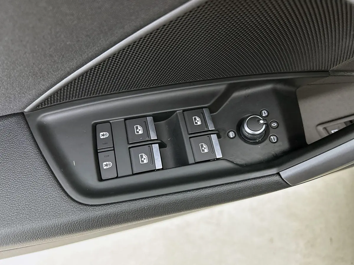 40 TFSI e Advanced edition 204 PK | Navigatie | Achteruitrijcamera | Stoelverwarming | Adaptive Cruise Control | Optiek Pakket Zwart | Privacy Glas | Ambient Licht Pakket |