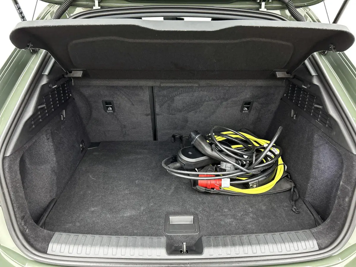 40 TFSI e Advanced edition 204 PK | Navigatie | Achteruitrijcamera | Stoelverwarming | Adaptive Cruise Control | Optiek Pakket Zwart | Privacy Glas | Ambient Licht Pakket |