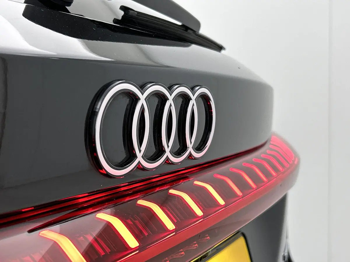 Avant 2.0 quattro S edition 299 PK