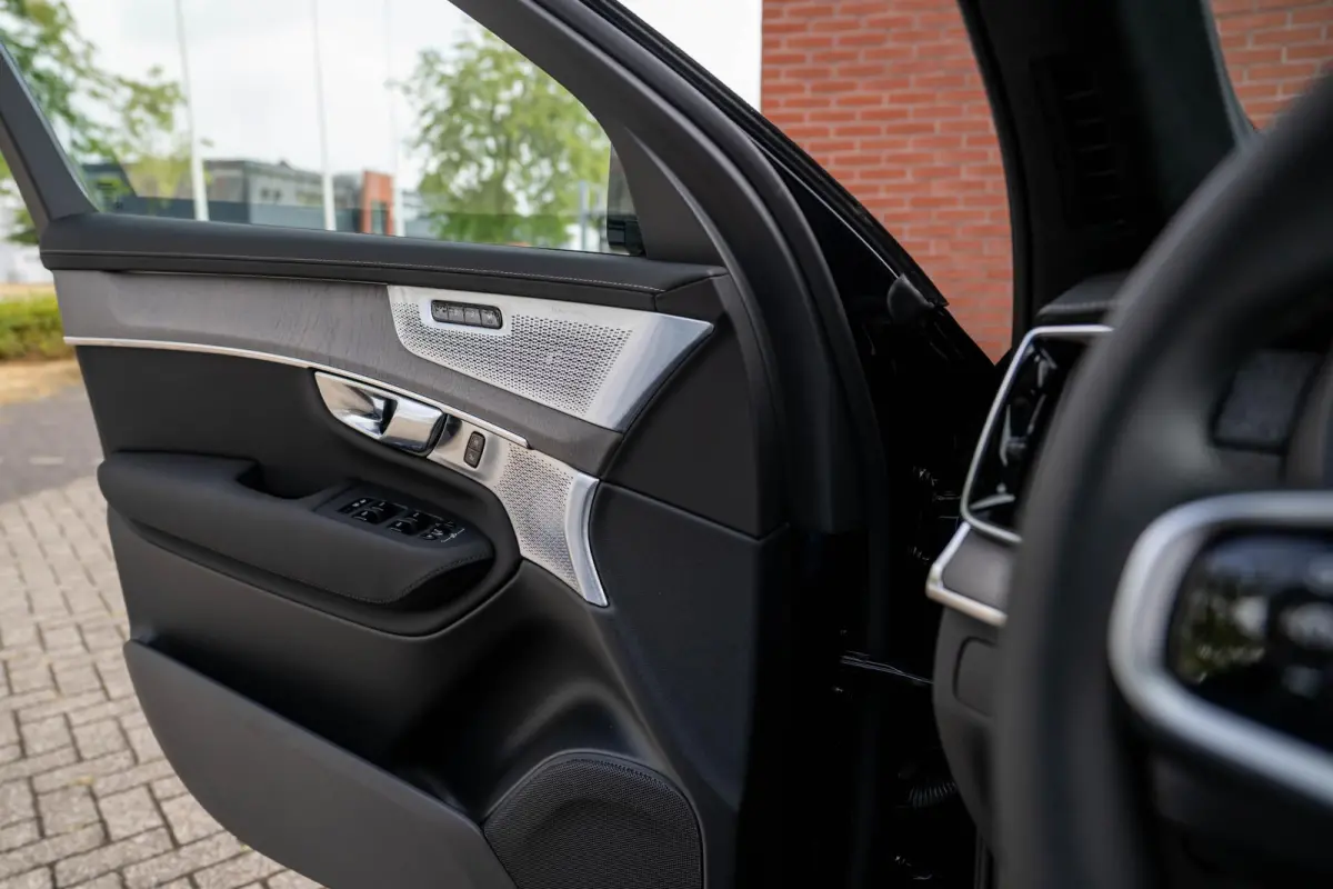 2.0 T8 Plug-in hybrid AWD Ultra Dark Alle Opties