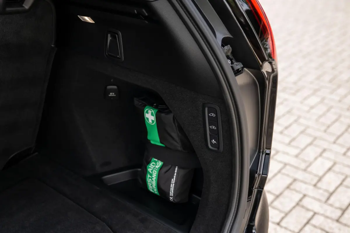 2.0 T8 Plug-in hybrid AWD Ultra Dark Alle Opties