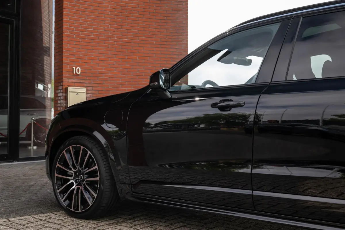 2.0 T8 Plug-in hybrid AWD Ultra Dark Alle Opties