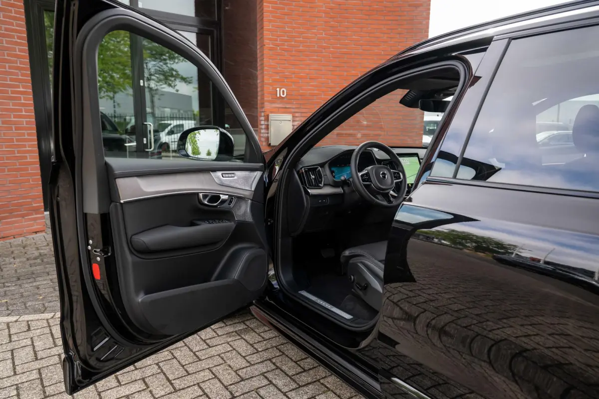 2.0 T8 Plug-in hybrid AWD Ultra Dark Alle Opties