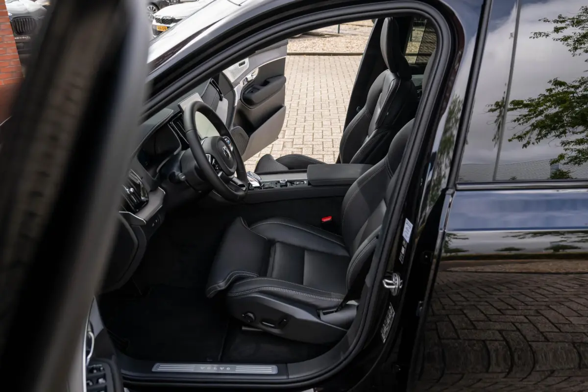 2.0 T8 Plug-in hybrid AWD Ultra Dark Alle Opties