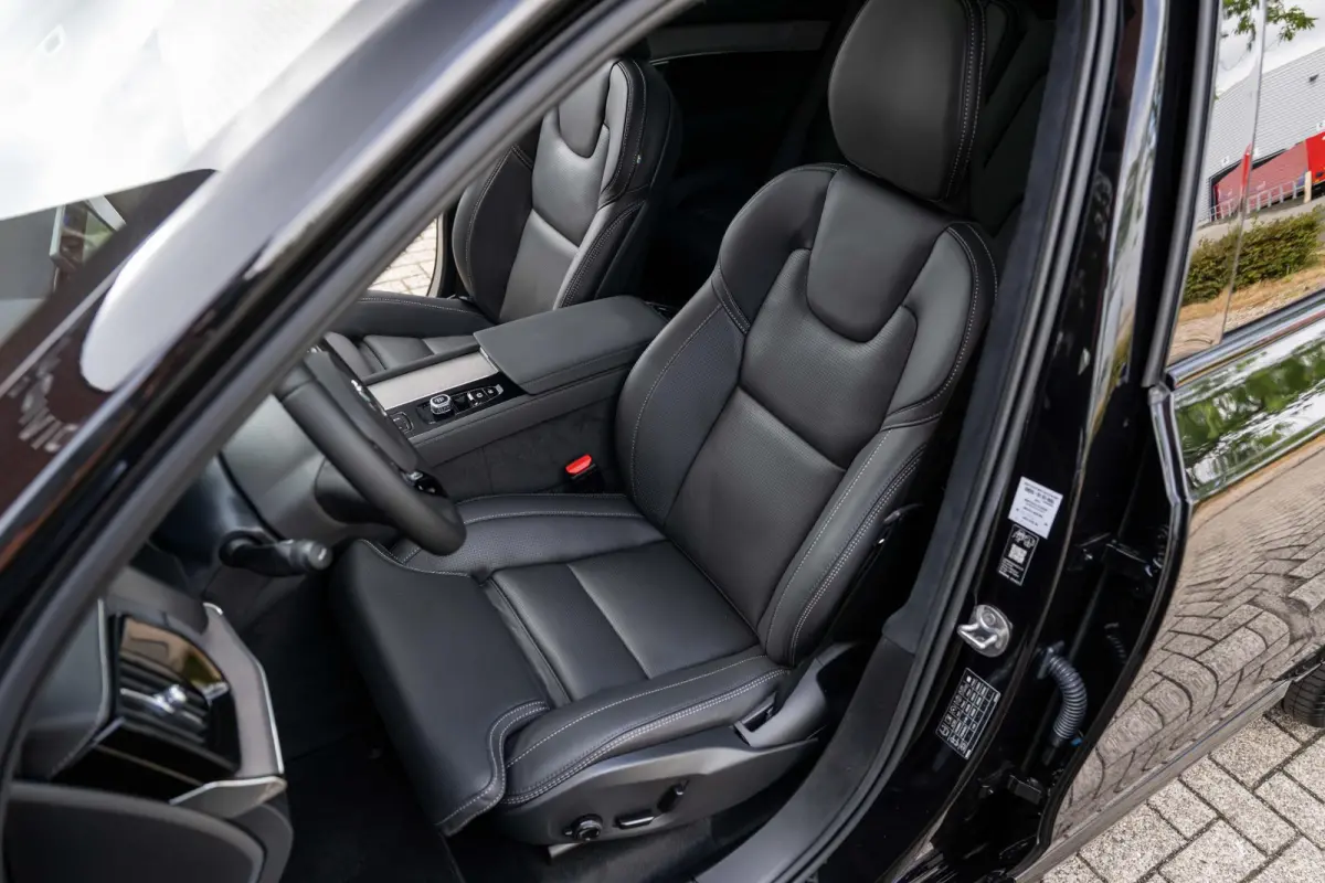 2.0 T8 Plug-in hybrid AWD Ultra Dark Alle Opties