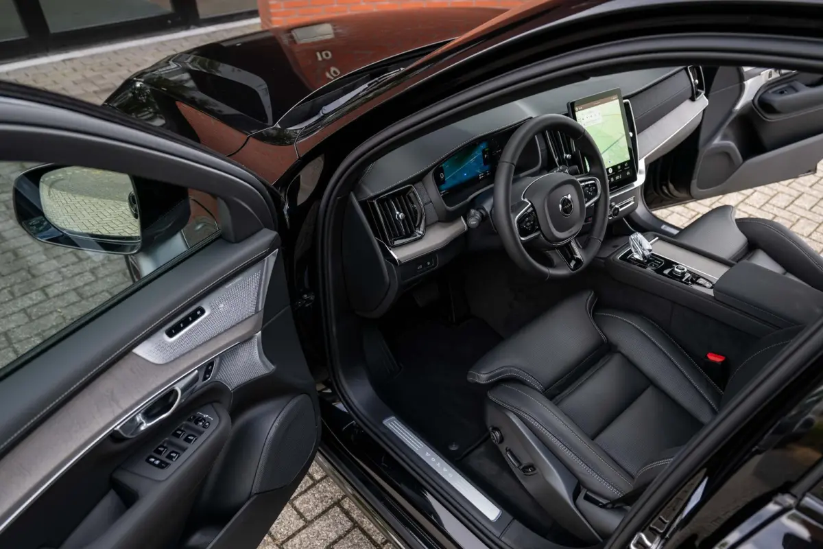 2.0 T8 Plug-in hybrid AWD Ultra Dark Alle Opties