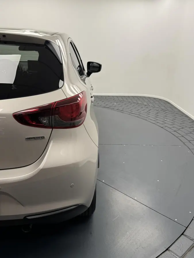 1.5i Skyactiv-G Automaat-Navigatie-Cr.contr-Clima-Carplay-Parkeersensoren-Stoelverwarming-LED-Lm15''velgen
