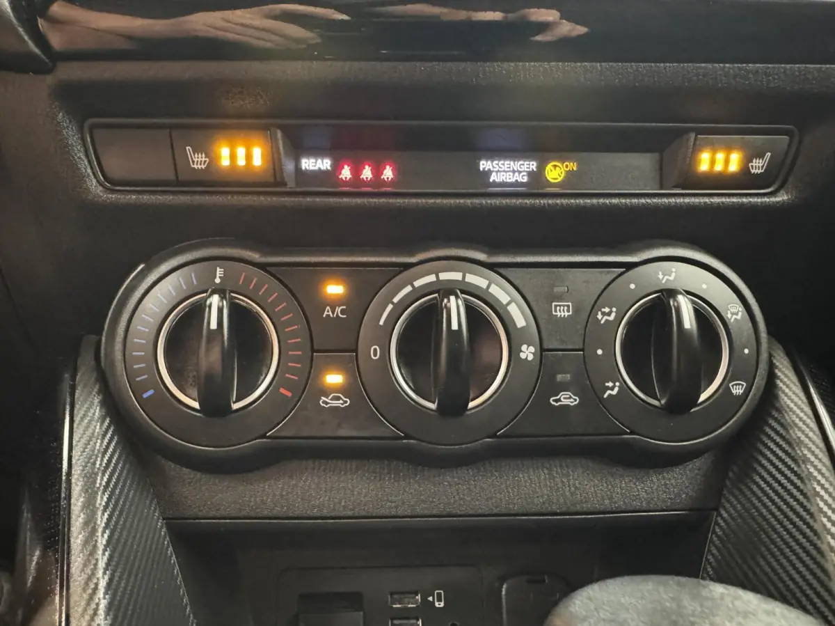 1.5i Skyactiv-G Automaat-Navigatie-Cr.contr-Clima-Carplay-Parkeersensoren-Stoelverwarming-LED-Lm15''velgen
