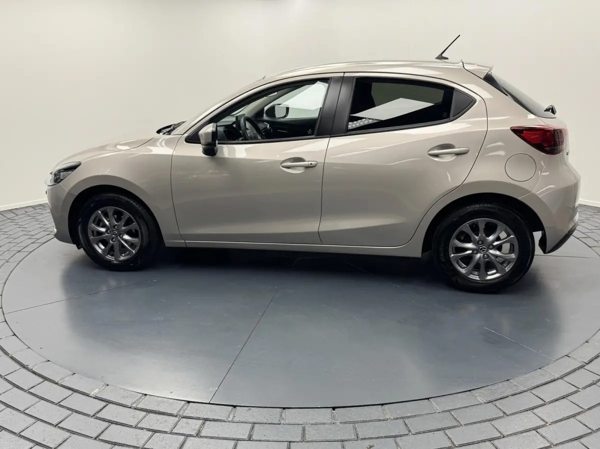 1.5i Skyactiv-G Automaat-Navigatie-Cr.contr-Clima-Carplay-Parkeersensoren-Stoelverwarming-LED-Lm15''velgen