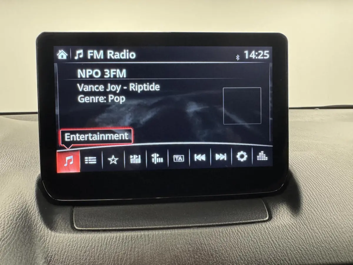 1.5i Skyactiv-G Automaat-Navigatie-Cr.contr-Clima-Carplay-Parkeersensoren-Stoelverwarming-LED-Lm15''velgen