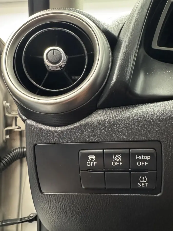 1.5i Skyactiv-G Automaat-Navigatie-Cr.contr-Clima-Carplay-Parkeersensoren-Stoelverwarming-LED-Lm15''velgen