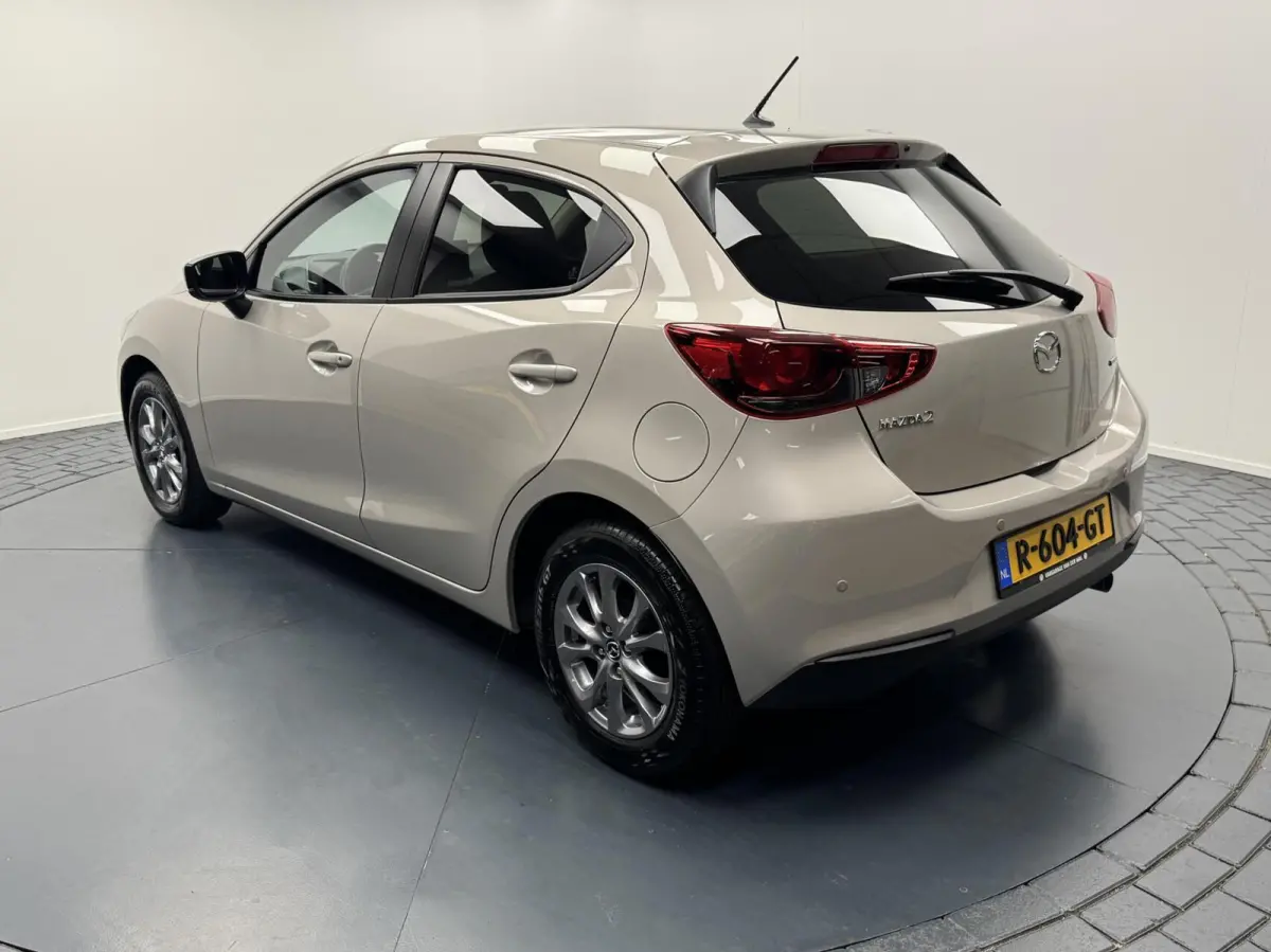 1.5i Skyactiv-G Automaat-Navigatie-Cr.contr-Clima-Carplay-Parkeersensoren-Stoelverwarming-LED-Lm15''velgen