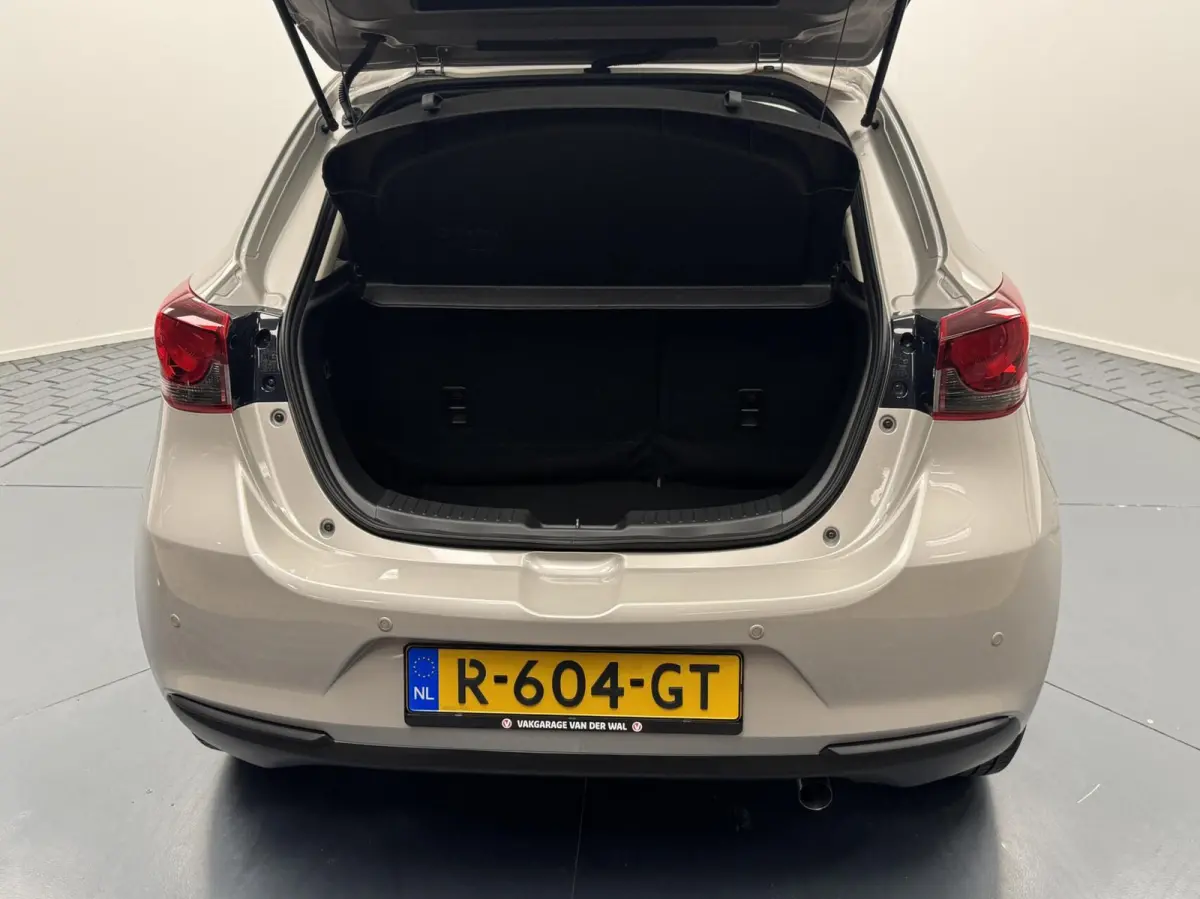 1.5i Skyactiv-G Automaat-Navigatie-Cr.contr-Clima-Carplay-Parkeersensoren-Stoelverwarming-LED-Lm15''velgen