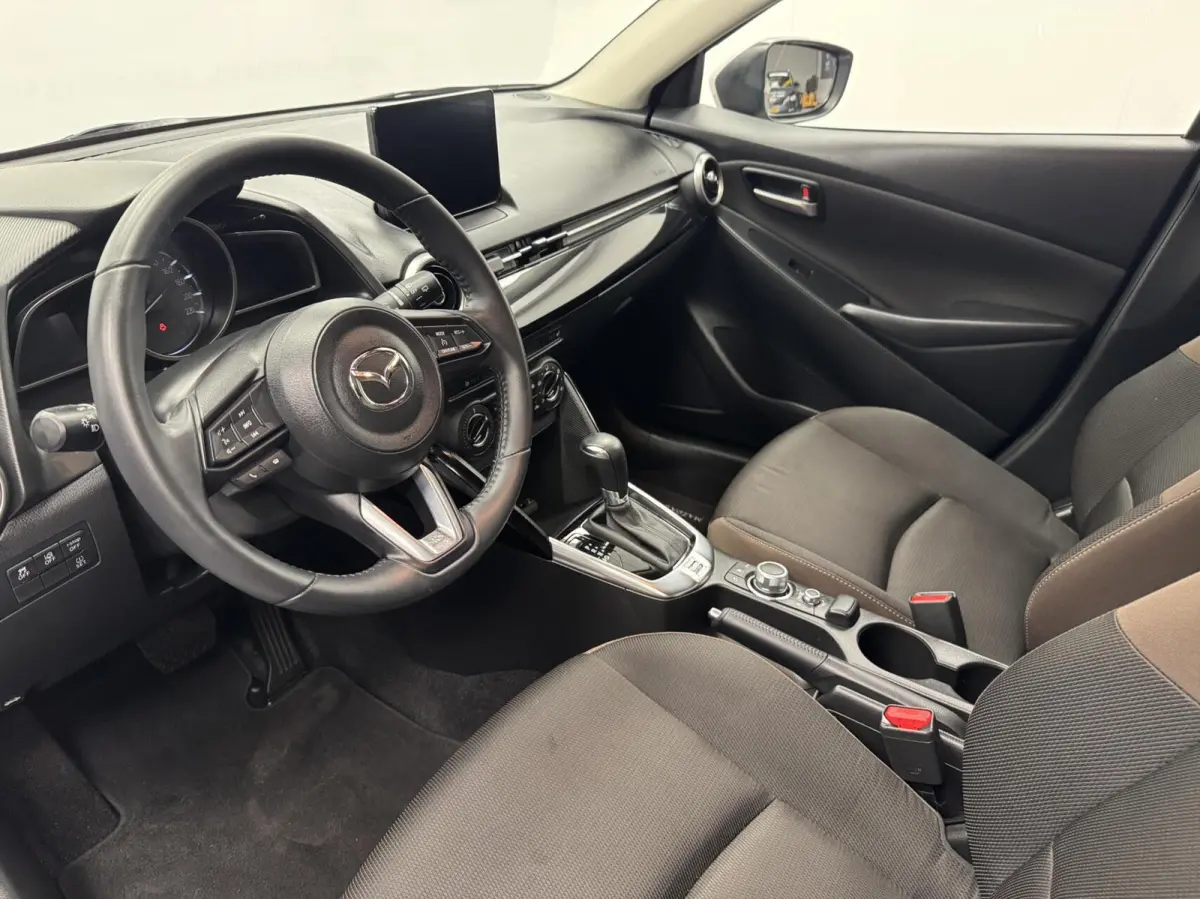 1.5i Skyactiv-G Automaat-Navigatie-Cr.contr-Clima-Carplay-Parkeersensoren-Stoelverwarming-LED-Lm15''velgen